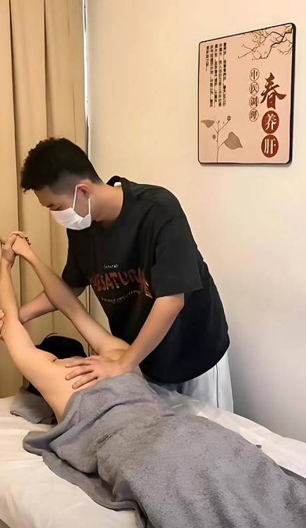 扒开美女狂揉中国的相关介绍