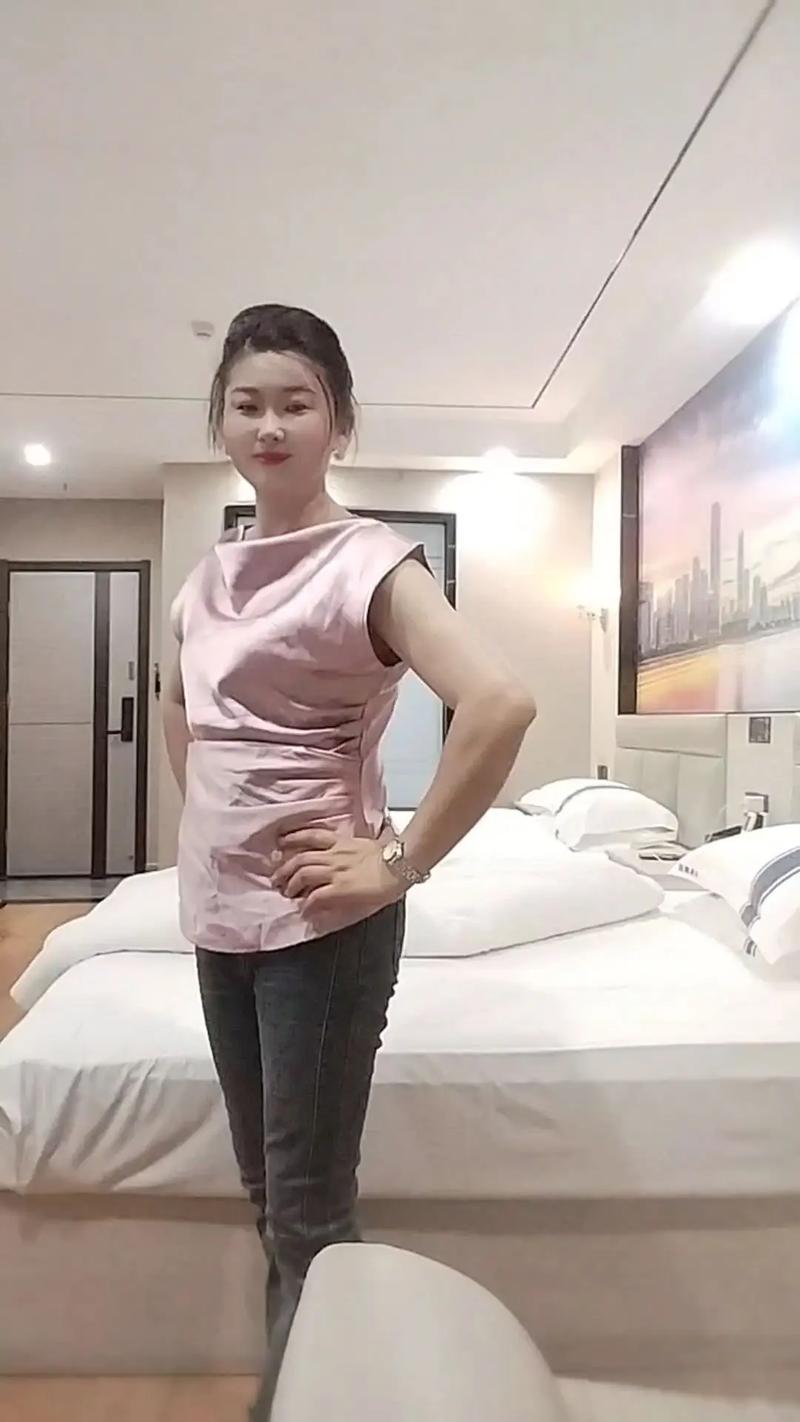 极品人妻酒店露脸在线，酒店人妻私密瞬间，高清露脸实录