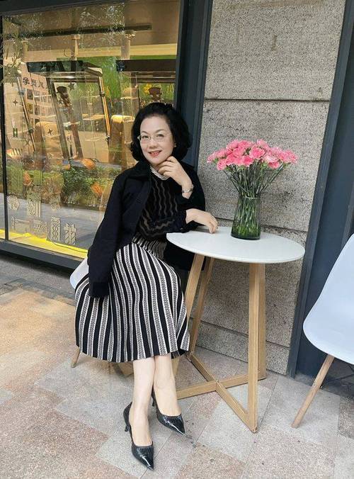 美女老师在线操的相关介绍