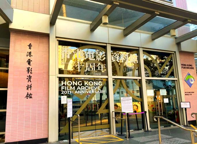 女性下面分泌物黄色是什么原因的相关介绍