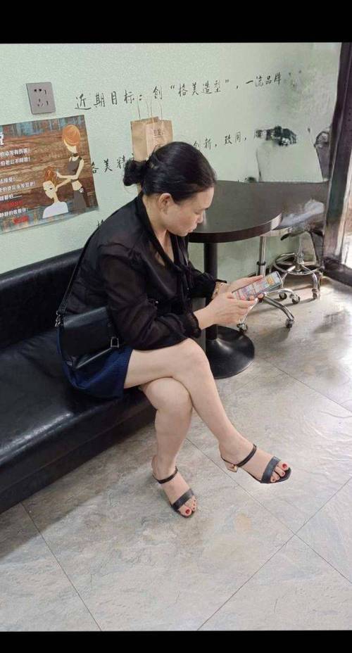 老师扒开逼让我操的相关介绍