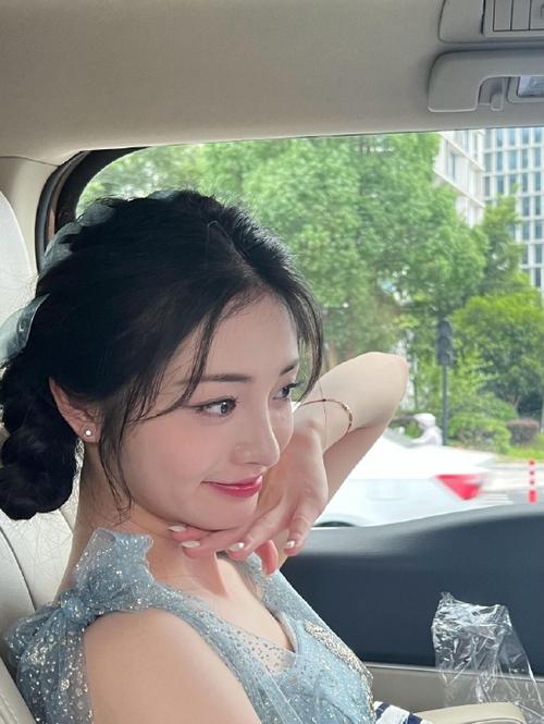 一边亲一边摸一边免费视频的相关介绍