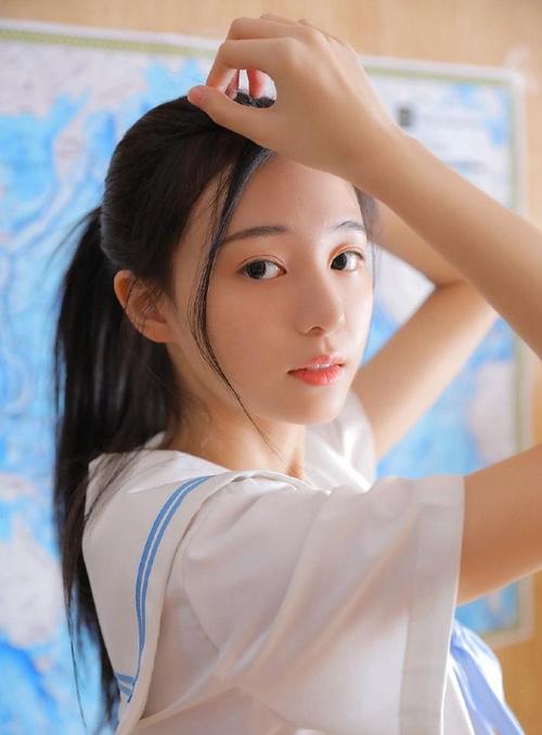 18岁女人黄色的相关介绍