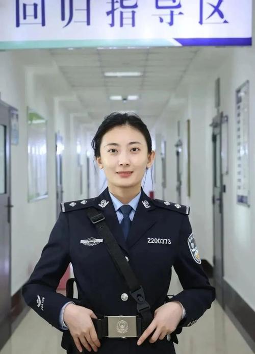 操老师的小逼的相关介绍