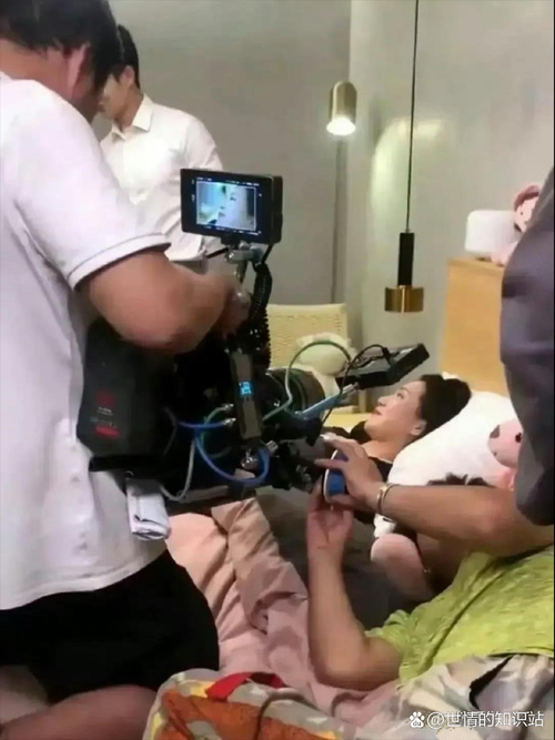 SEO标题:电影院约会翻车实录:被男朋友弄湿后的尴尬与甜蜜瞬间(含影院突发事件应对、情侣尴尬化解、约会意外处理)